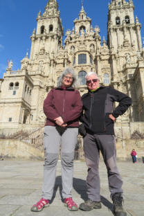 Maij (l) en Wino na aankomst in Santiago de Compostela.